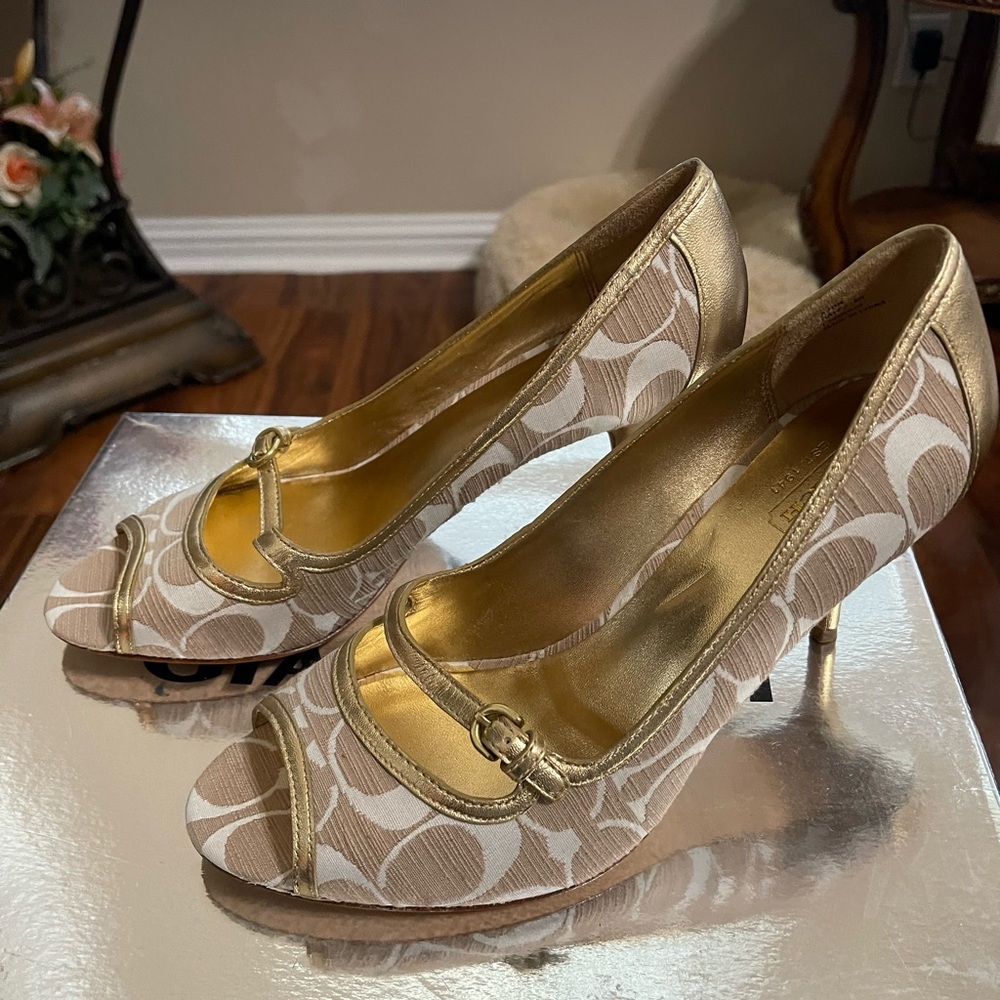 NWT Coach gold heels. No box. 8B